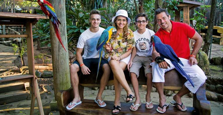 Luigi Baricelli e sua esposa, Andreia, aproveitam o tempo juntos em Goiás