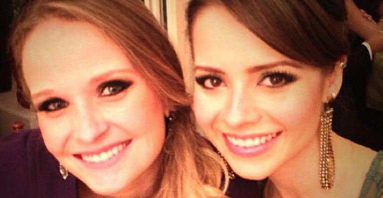 Fernanda Rodrigues parabeniza Sandy: “15 anos de amizade”