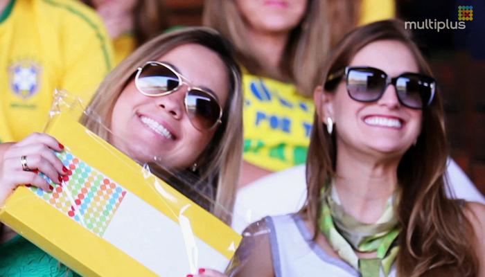 Veja a torcida vip no camarote Caras  (patrocinado)