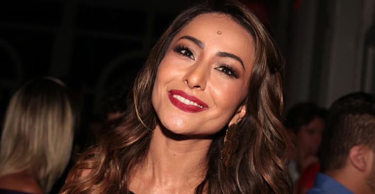 Craque? Sabrina Sato aparece jogando futebol em vídeo