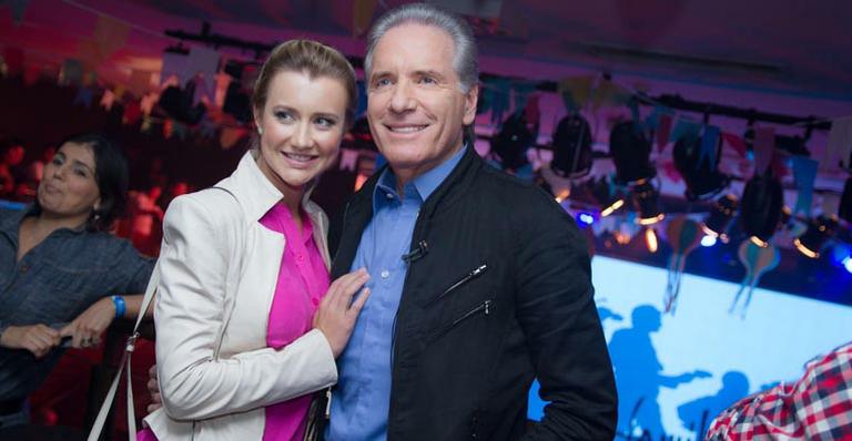 Roberto Justus curte festa junina com a namorada, Ana Paula Siebert