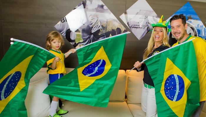 Famosas incentivam seus filhos a torcerem pelo Brasil
