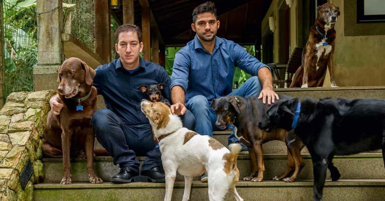 Glenn Greenwald e David Miranda mostram seu refúgio no Rio de Janeiro