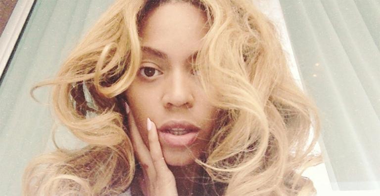 Blue Ivy, filha de Beyoncé, combina a roupa e as unhas com a mãe