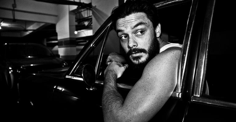 Kiko Pissolato faz ensaio inspirado em Clint Eastwood, Marlon Brando e Al Pacino