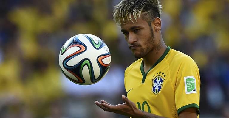Neymar está fora da Copa. Famosos mandam mensagens de carinho