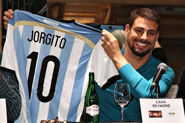 Cauã Reymond chega a Buenos Aires para último capítulo de Avenida Brasil