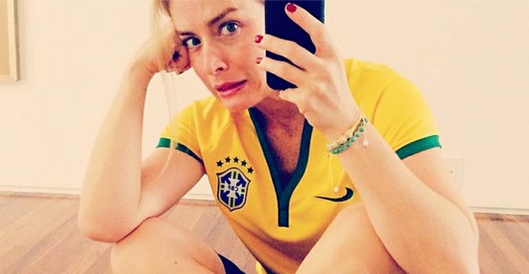 Angélica faz cara de nervosa antes do jogo do Brasil: “É hoje”