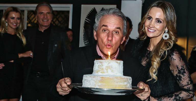 Otavio Mesquita comemora seu aniversário de 55 anos ao lado de amigos famosos