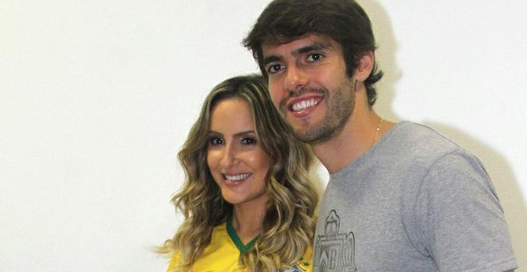 Kaká faz homenagem para a cantora Claudia Leitte