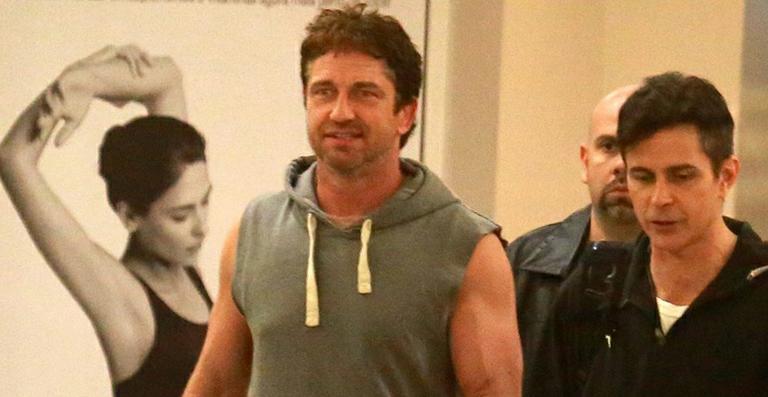 Gerard Butler faz exercícios em academia no Rio de Janeiro