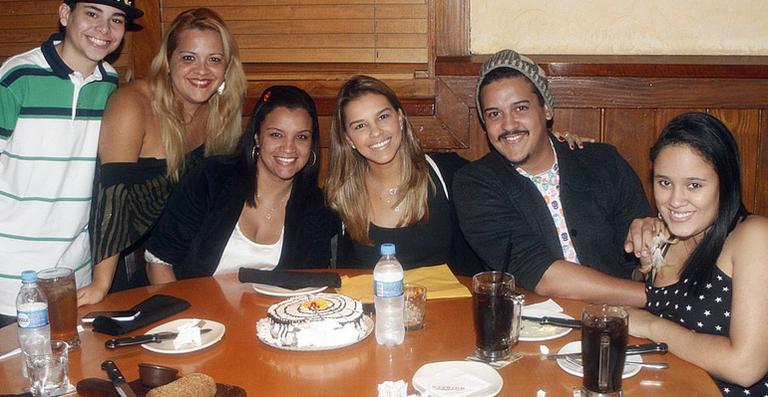Mariana Rios comemora seu aniversário com fãs