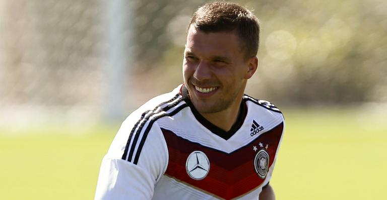 Alemão brasileiro? Lukas Podolski diz que é noveleiro e vira meme na internet