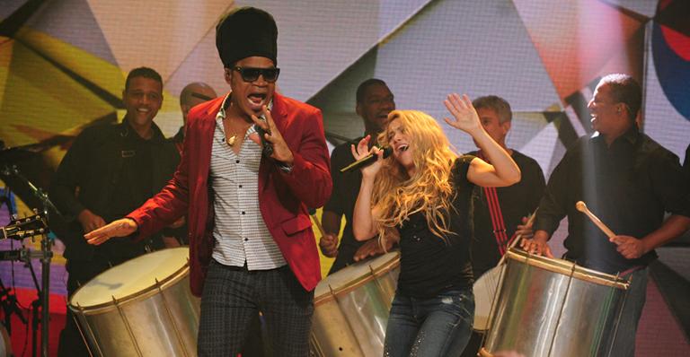 Shakira faz pocket show no estúdio do ‘Fantástico’
