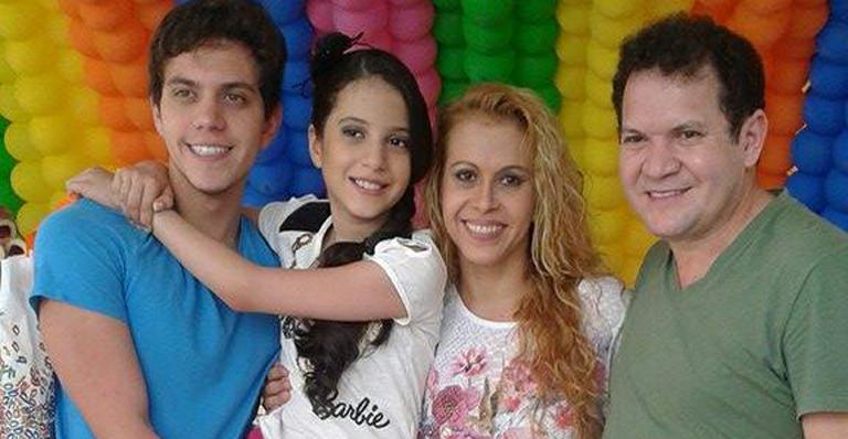 Festa em dose dupla: Joelma festeja aniversário com a filha no Pará