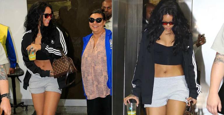 Com a barriguinha à mostra, Rihanna desembarca no Brasil