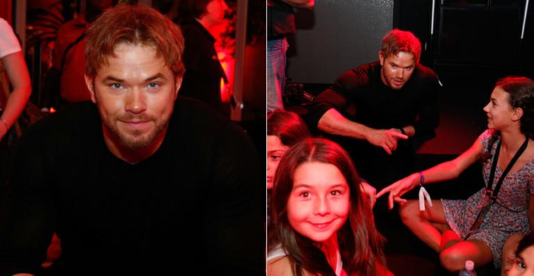 Ator de Crepúsculo, Kellan Lutz é tietado em desfile no Rio de Janeiro