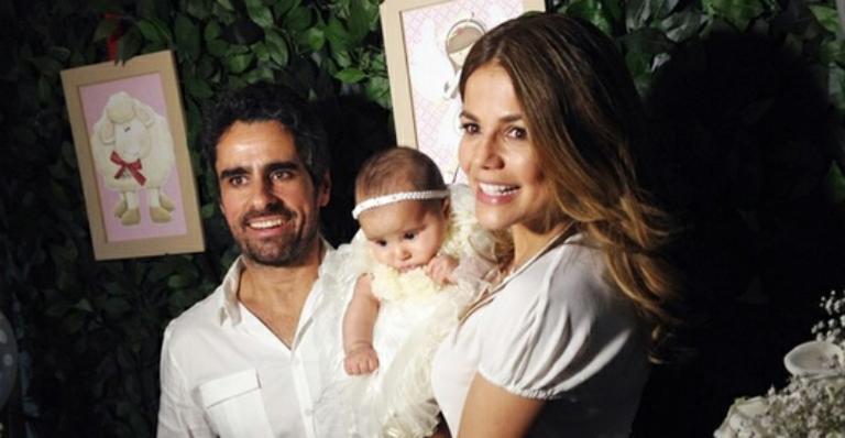 Nivea Stelmann e Marcus Rocha batizam a filha, Bruna