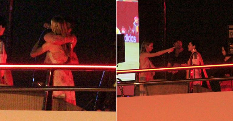 Gerard Butler curte festa em iate no Rio acompanhado de uma loira