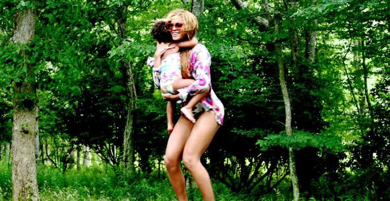 Beyoncé abre o álbum de família e mostra fotos com Blue Ivy