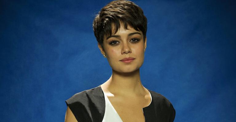 Sophie Charlotte aparece com visual bem diferente