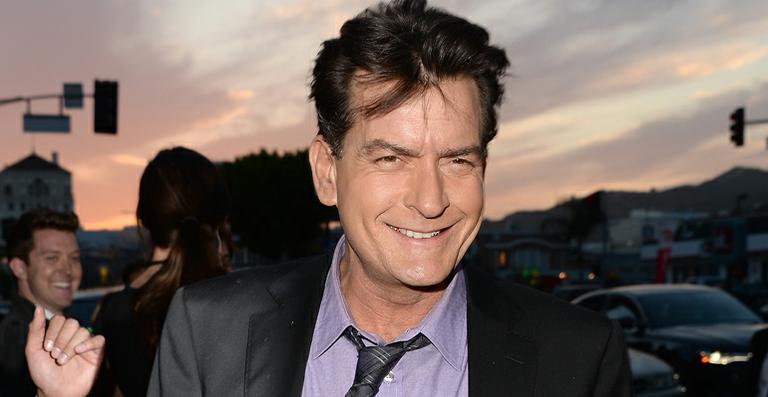 Charlie Sheen admite não ter contado para suas parceiras sobre HIV