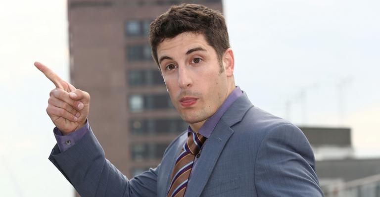 Ator Jason Biggs se desculpa por piadas sobre acidente da Malaysia Airlines