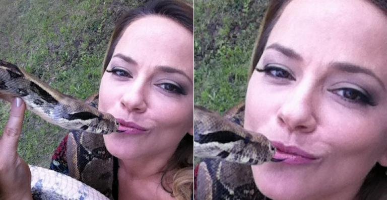 Em Família: Vivianne Pasmanter se despede de cobra com beijinho
