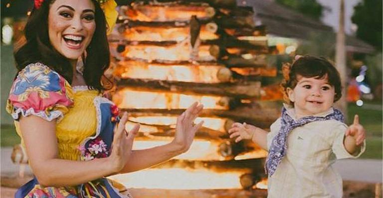 Juliana Paes parabeniza o filho caçula: ‘Luz da minha vida’