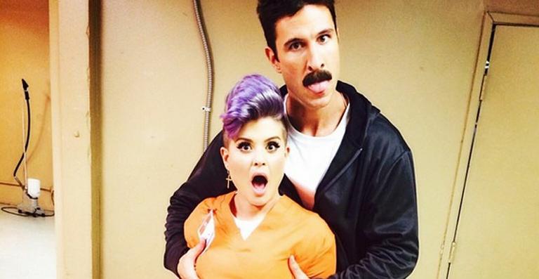 Kelly Osbourne é apalpada por ator de Orange Is The New Black