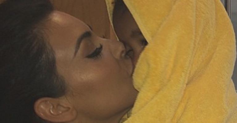 Kim Kardashian comemora primeiros passos de North West