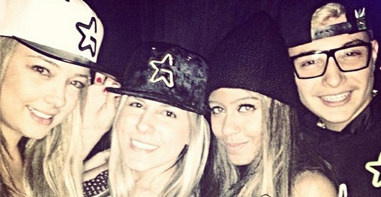 Carol Dantas e Rafaella Santos curtem festa juntas