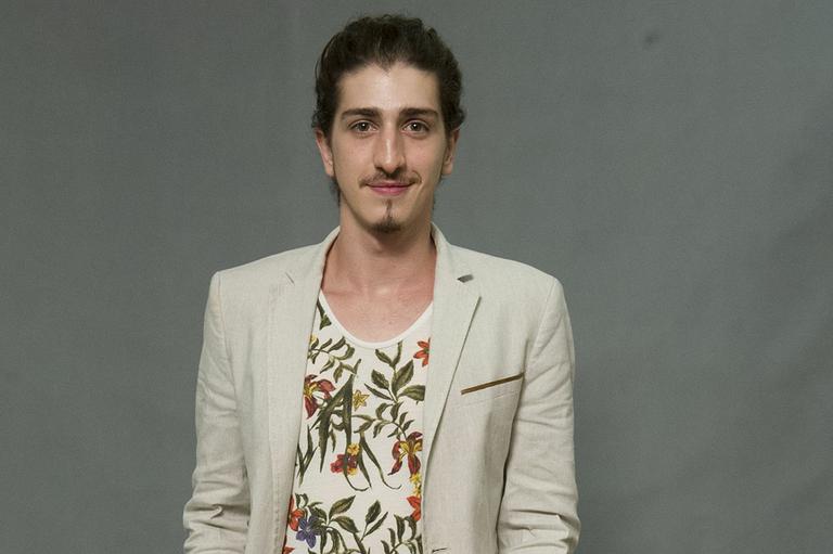 Johnny Massaro conta quais as características que o atraem em uma mulher