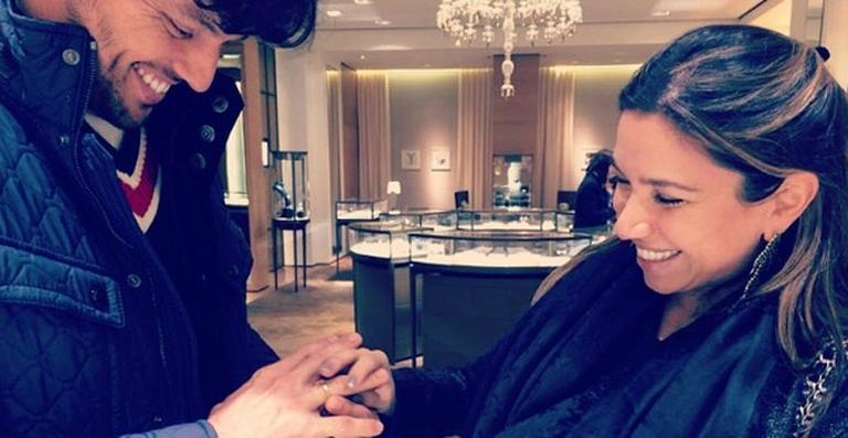 Patrícia Abravanel escolhe aliança de casamento com Fábio Faria