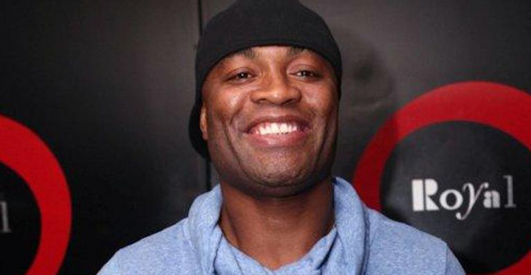 Anderson Silva já tem data para voltar ao octógono