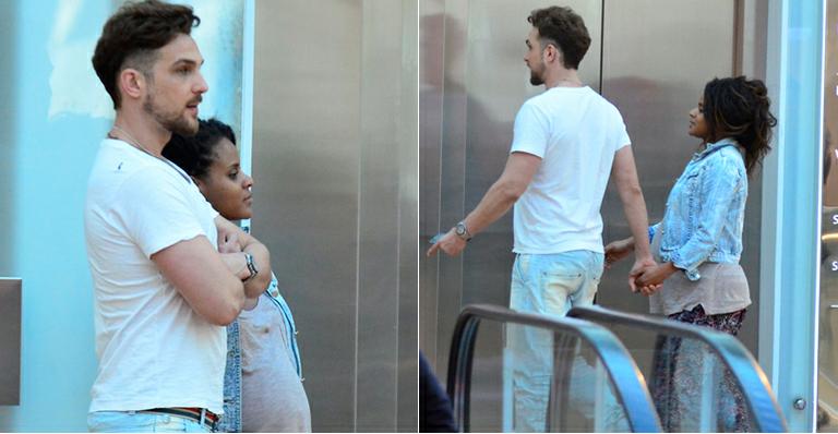 Ex-Rouge, Aline Wirley exibe seu barrigão em passeio com o marido, Igor Rickli