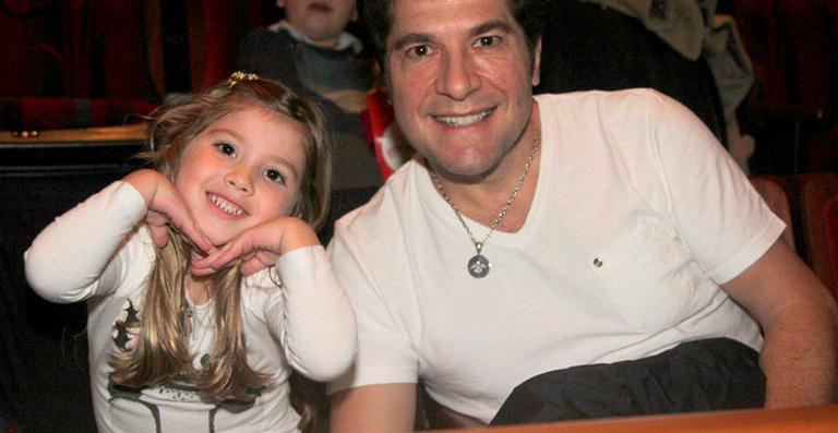 Daniel leva a família para assistir espetáculo da Disney