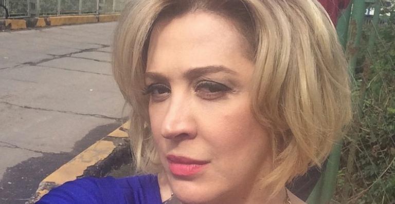 Claudia Raia publica selfie no primeiro dia de gravação da nova novela das sete