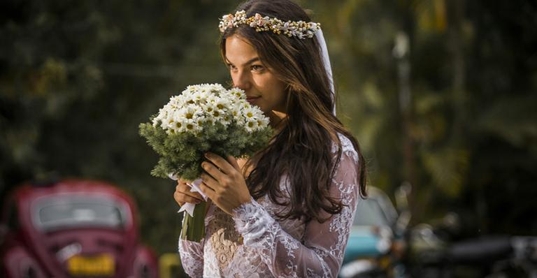 Figurinista conta como criou o vestido de noiva de Ísis Valverde em Boogie Oogie