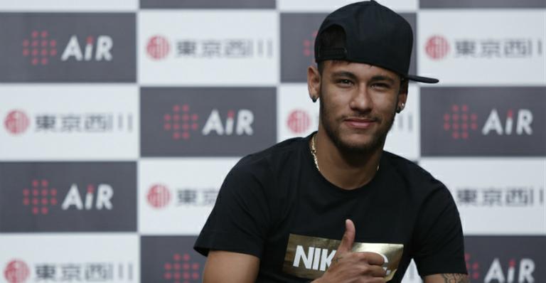 Após bronca do Barcelona, Neymar descansa com amigos