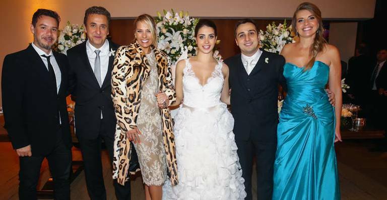 Adriane Galisteu e outros famosos comparecem ao casamento de Giuliana Giunti