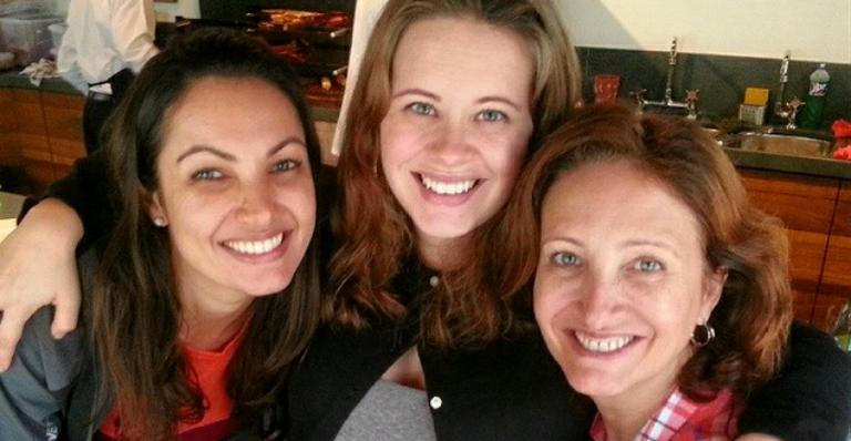 Sem make, Patrícia Poeta se diverte com Sonia e Mariana Bridi