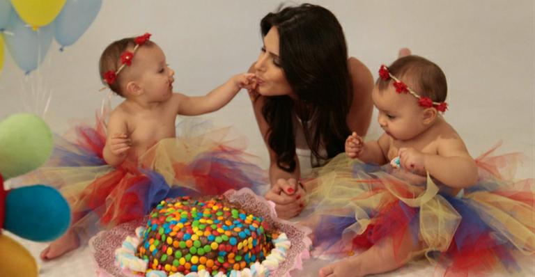 Maya e Kiara, filhas de Natália Guimarães e Leandro, do KLB, fazem ensaio divertido