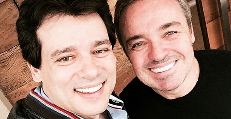 Celso Portiolli e Gugu Liberato se encontram no cabeleireiro