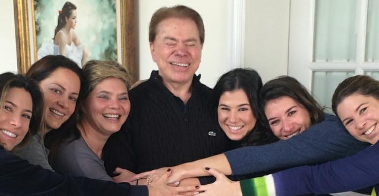 Silvio Santos ganha abraço coletivo de todas as filhas: ‘Um pai muito amado’
