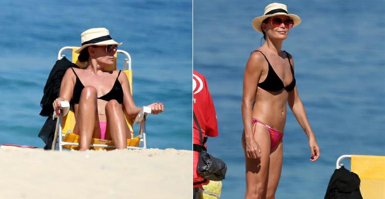 Aos 46 anos, Carolina Ferraz exibe boa forma na praia com o namorado