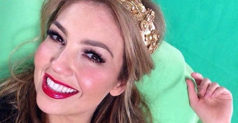 Thalia ironiza boatos de que teria removido costelas