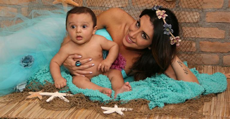 Jaque Khury faz ensaio ao lado do filho e fala sobre desafios da maternidade
