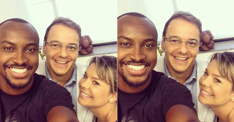Thiaguinho e Fernanda Souza posam com médico do casal, o Dr. Gê, do BBB