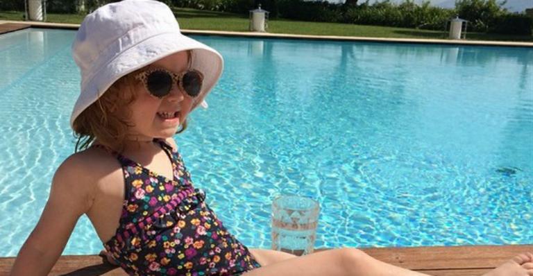 Menina de dois anos mostra estilo de vida luxuoso no Instagram (com quase 60 mil seguidores)